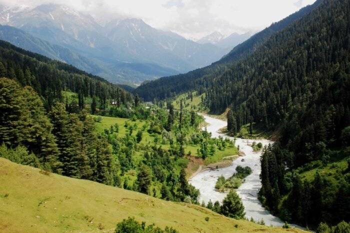 Kashmir Grand Tour – 08 Nights / 09 Days.